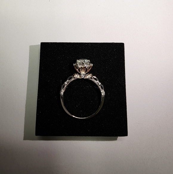 Engagement Ring 1CT Size 9 Moissanite in Solid Silver - Picture 2 of 7